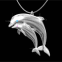 Dauphins en argent qui pendent